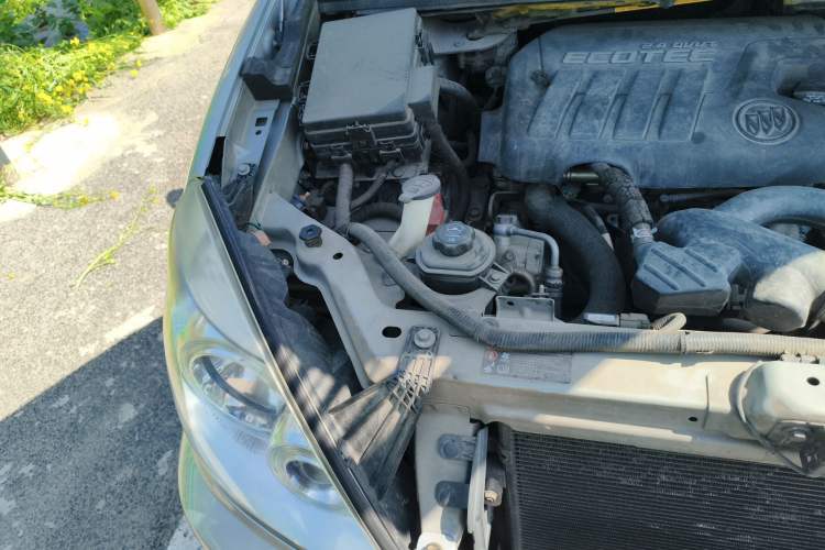 Used Buick GL8 2014 2.4L Executive Edition Engine Bay Right