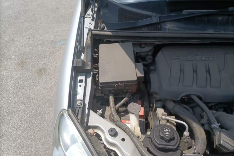 Used Buick GL8 2014 2.4L Classic Edition Engine Bay Right