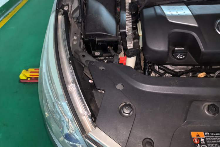 Used Buick GL8 2014 3.0L GT Luxury Business Haoya Edition Engine Bay Right