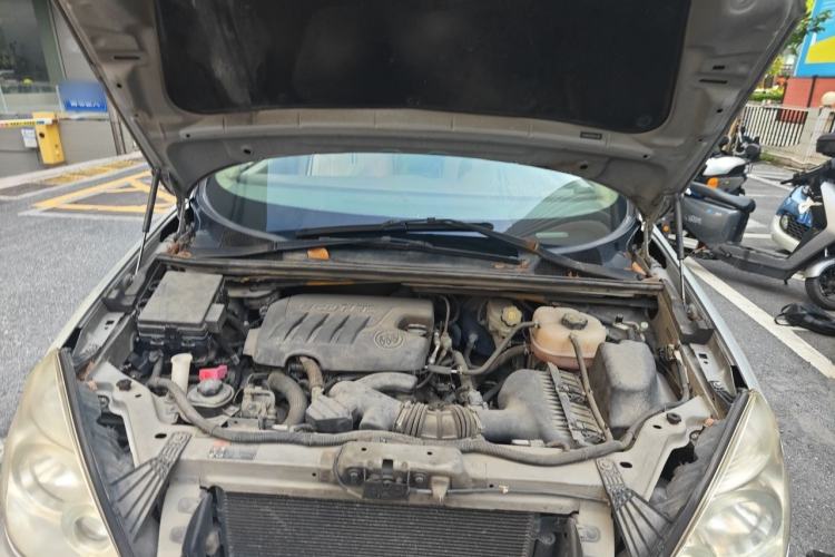 Used Buick GL8 2014 2.4L Classic Edition Engine Bay