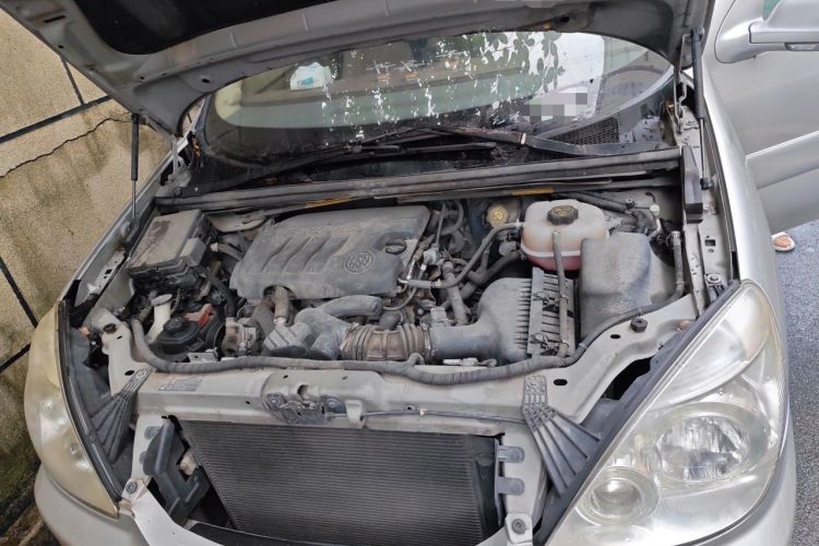 Used Buick GL8 2014 2.4L Classic Edition Engine Bay