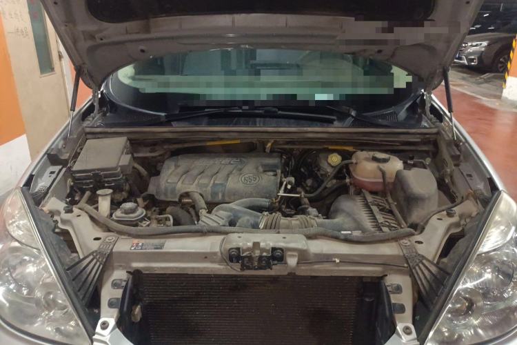 Used Buick GL8 2014 2.4L Classic Edition Engine Bay
