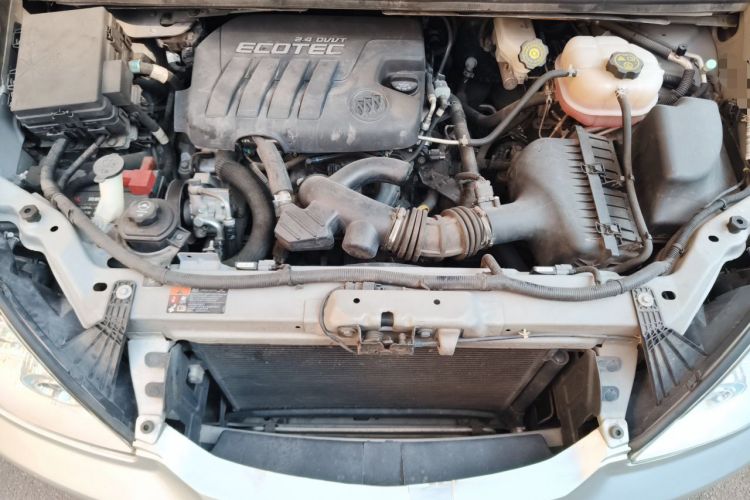 Used Buick GL8 2014 2.4L Classic Edition Engine Bay