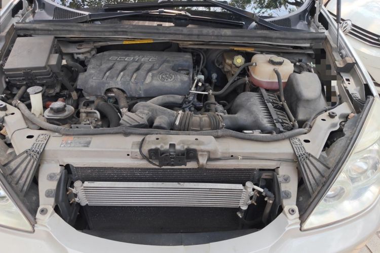 Used Buick GL8 2014 2.4L Classic Edition Engine Bay