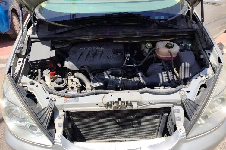 Used Buick GL8 2014 2.4L Classic Edition Engine Bay