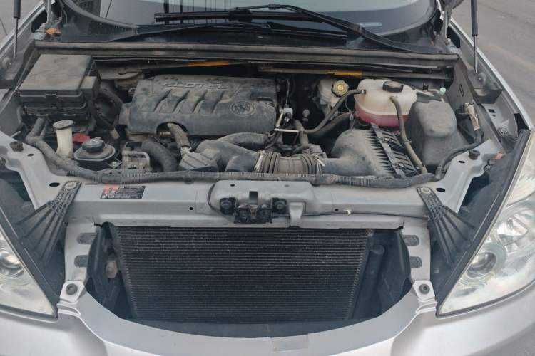 Used Buick GL8 2014 2.4L Classic Edition Engine Bay