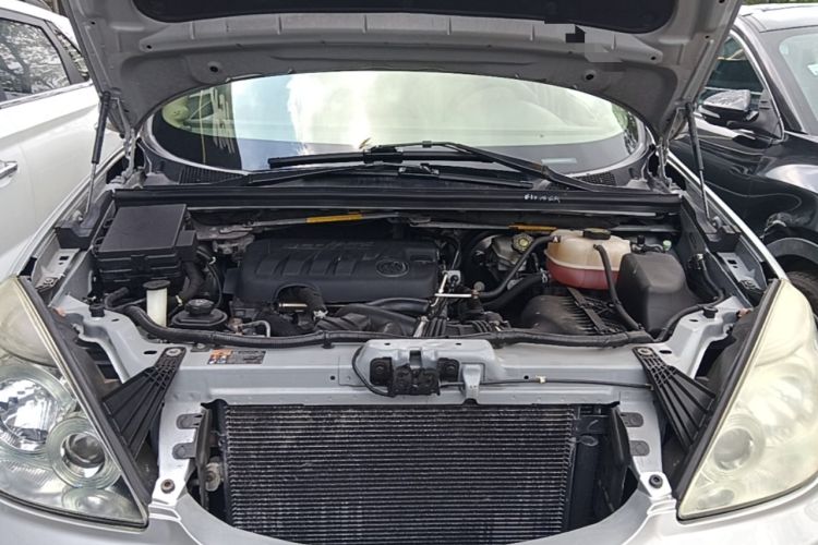 Used Buick GL8 2014 2.4L Classic Edition Engine Bay