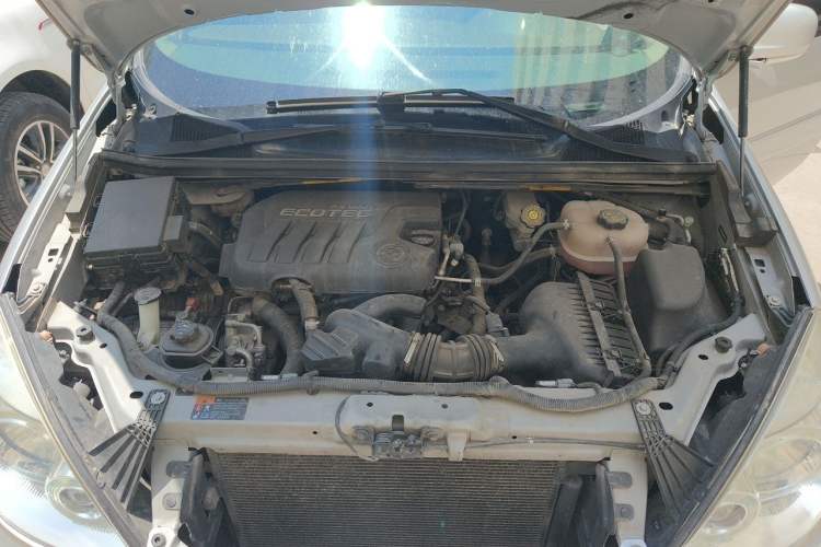 Used Buick GL8 2014 2.4L Comfort Edition Engine Bay
