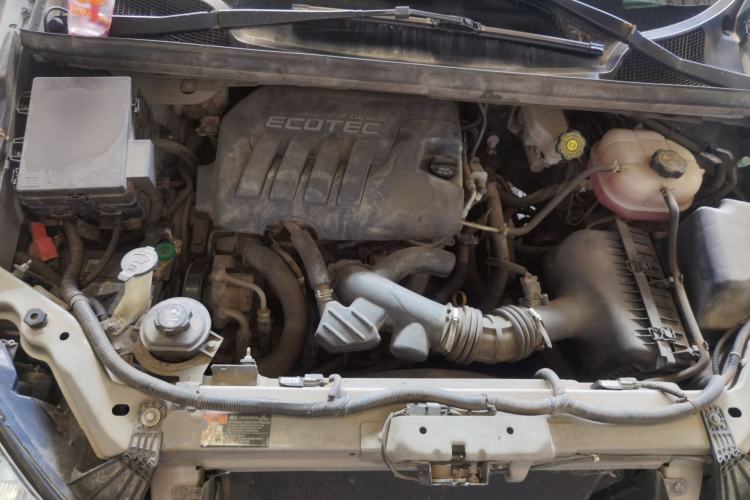 Used Buick GL8 2014 2.4L Classic Edition Engine Bay