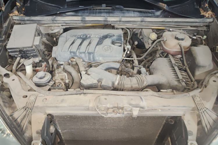 Used Buick GL8 2014 2.4L Classic Edition Engine Bay