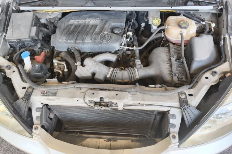 Used Buick GL8 2014 2.4L Classic Edition Engine Bay