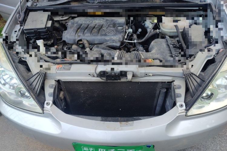 Used Buick GL8 2014 2.4L Executive Edition Engine Bay