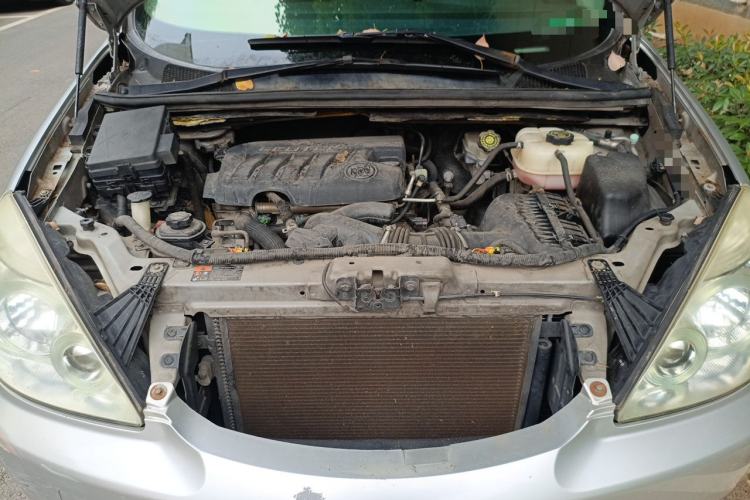 Used Buick GL8 2014 2.4L Classic Edition Engine Bay