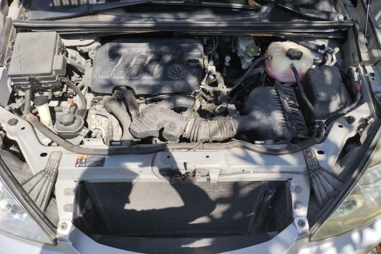 Used Buick GL8 2014 2.4L Classic Edition Engine Bay