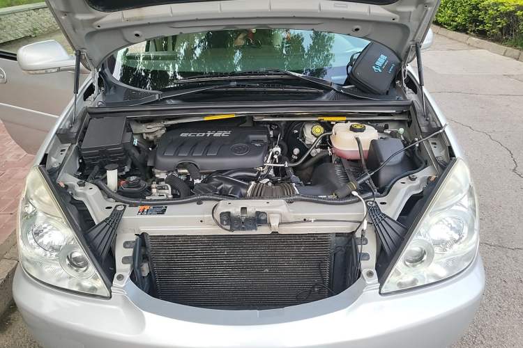 Used Buick GL8 2014 2.4L Classic Edition Engine Bay