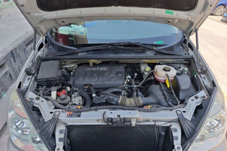 Used Buick GL8 2014 2.4L Classic Edition Engine Bay