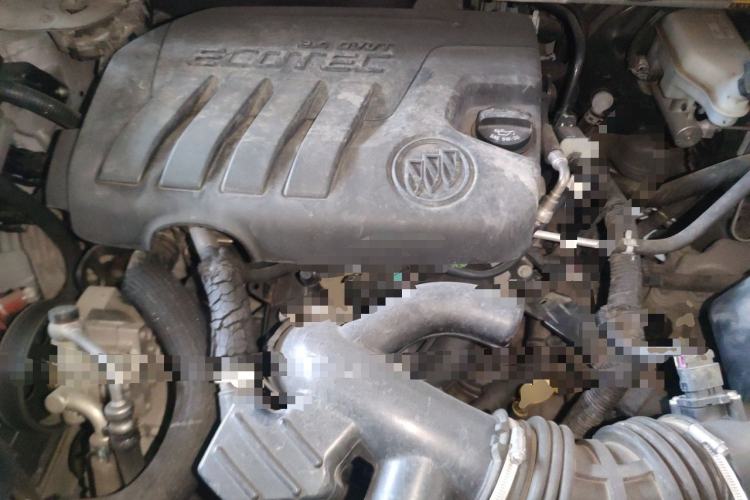 Used Buick GL8 2014 2.4L Executive Edition Engine Bay