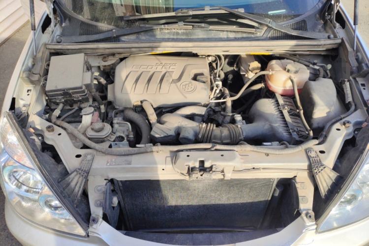 Used Buick GL8 2014 2.4L Classic Edition Engine Bay