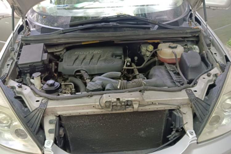Used Buick GL8 2014 2.4L Comfort Edition Engine Bay