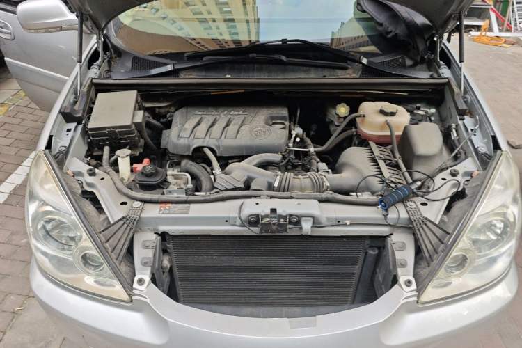 Used Buick GL8 2014 2.4L Classic Edition Engine Bay