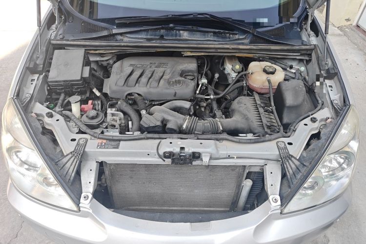 Used Buick GL8 2014 2.4L Classic Edition Engine Bay