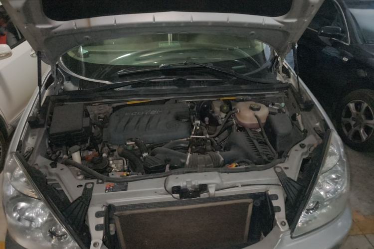 Used Buick GL8 2014 2.4L Classic Edition Engine Bay