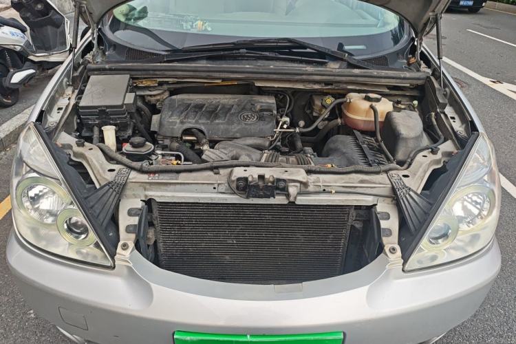 Used Buick GL8 2014 2.4L Comfort Edition Engine Bay