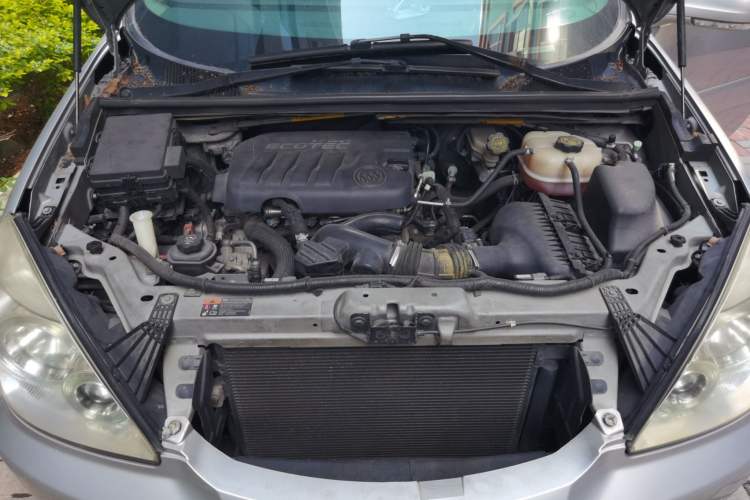 Used Buick GL8 2014 2.4L Classic Edition Engine Bay