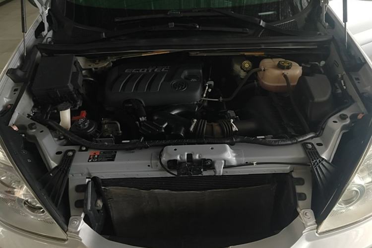 Used Buick GL8 2014 2.4L Classic Edition Engine Bay