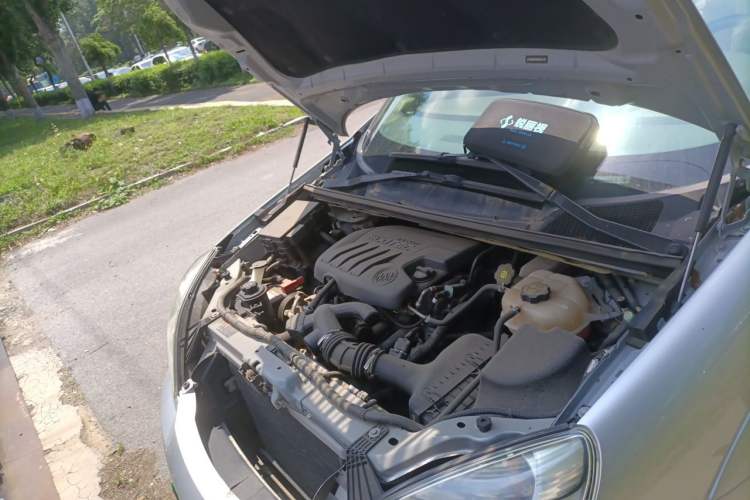Used Buick GL8 2014 2.4L Classic Edition Engine Bay