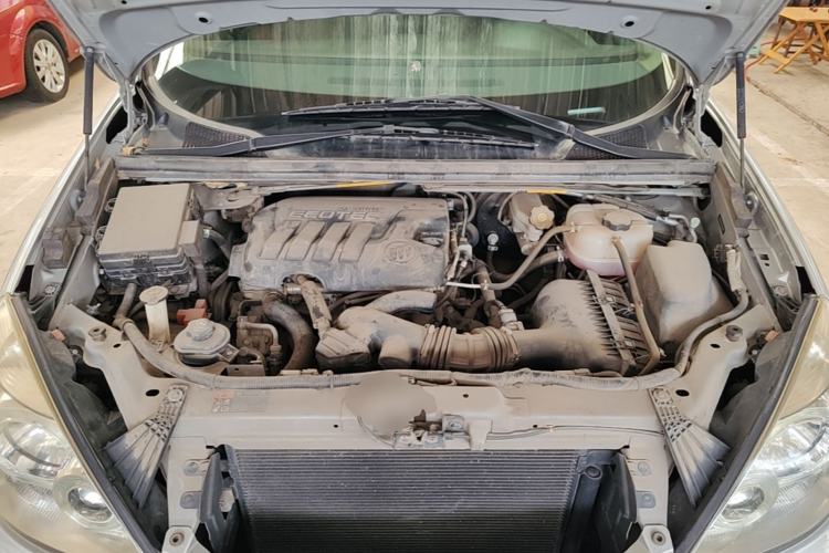 Used Buick GL8 2014 2.4L Classic Edition Engine Bay