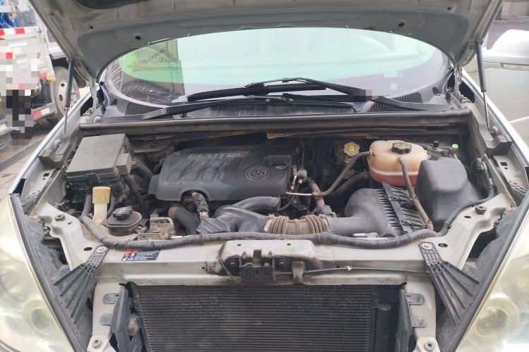 Used Buick GL8 2014 2.4L Classic Edition Engine Bay