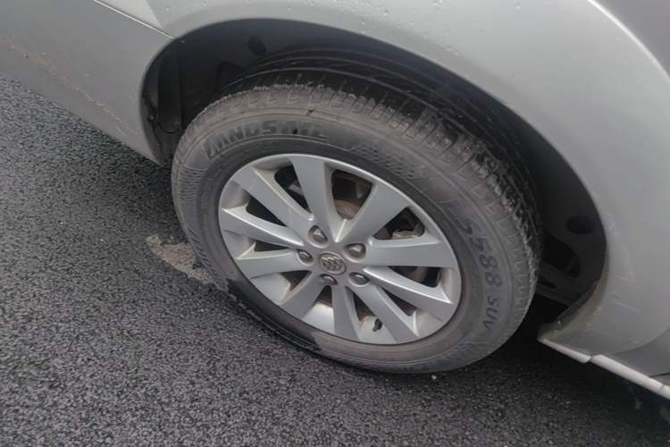 Used Buick GL8 2014 2.4L Comfort Edition Exterior 3