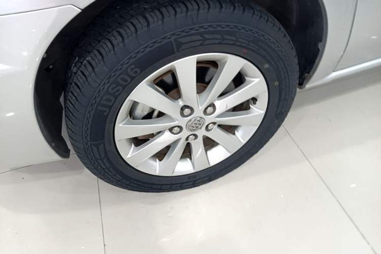 Used Buick GL8 2014 2.4L Classic Edition Exterior 4