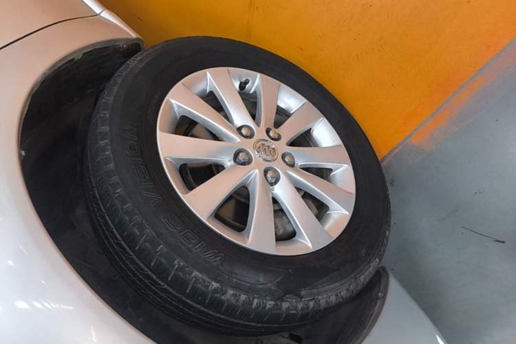Used Buick GL8 2014 2.4L Classic Edition Exterior 4