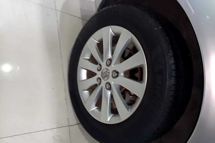 Used Buick GL8 2014 2.4L Classic Edition Exterior 5