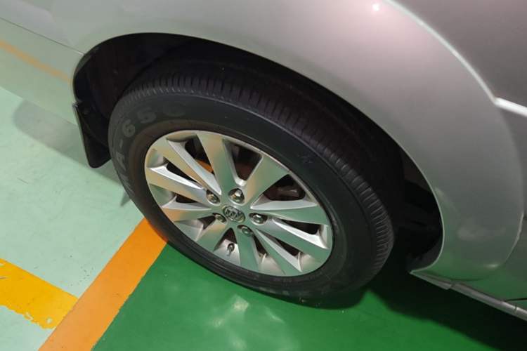 Used Buick GL8 2014 2.4L Classic Edition Exterior 5