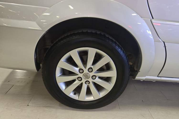 Used Buick GL8 2014 2.4L Classic Edition Exterior 5