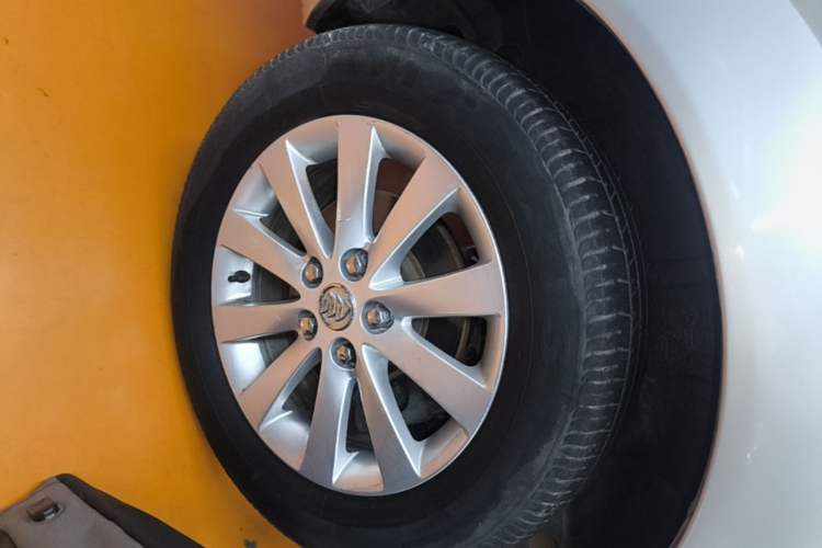 Used Buick GL8 2014 2.4L Classic Edition Exterior 5