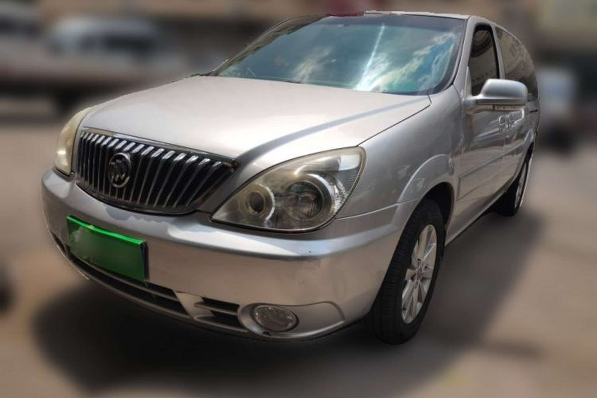 Used Buick GL8 2014 2.4L Classic Edition Front Left 45 Deg