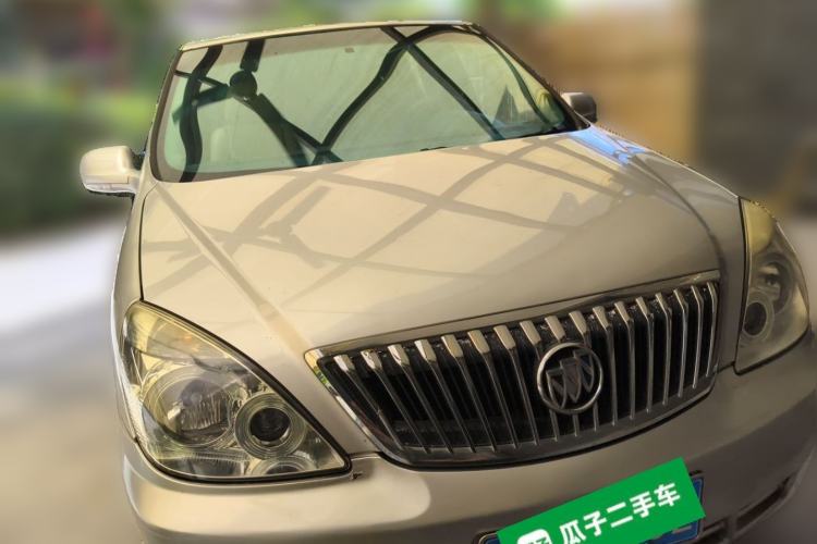 Used Buick GL8 2014 2.4L Classic Edition Front Right 45 Deg