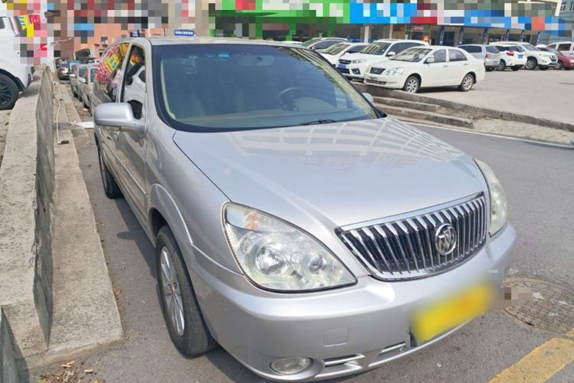 Used Buick GL8 2014 2.4L Classic Edition Front Right 45 Deg
