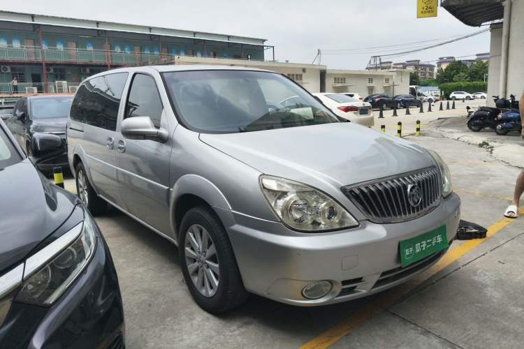 Used Buick GL8 2014 2.4L Classic Edition Front Right 45 Deg