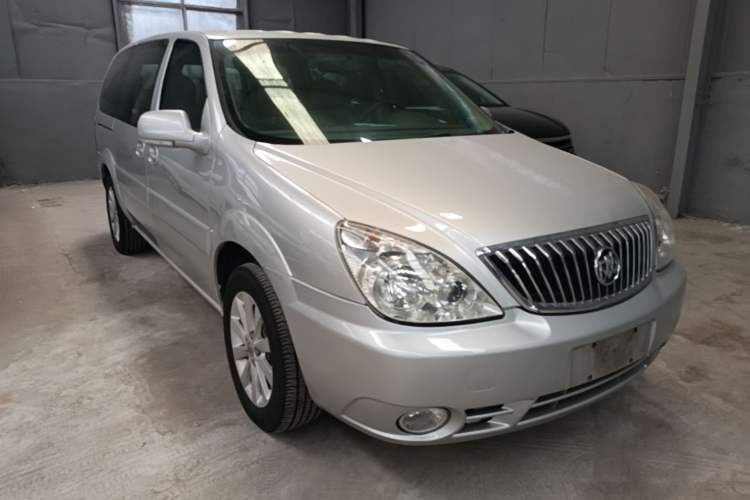 Used Buick GL8 2014 2.4L Classic Edition Front Right 45 Deg