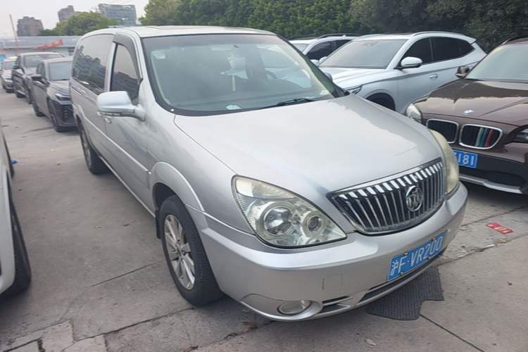 Used Buick GL8 2014 2.4L Executive Edition Front Right 45 Deg