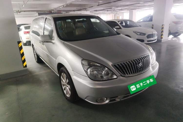 Used Buick GL8 2014 2.4L Classic Edition Front Right 45 Deg