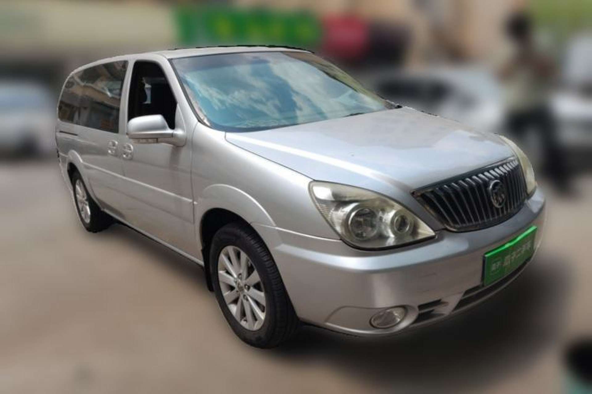 Used Buick GL8 2014 2.4L Classic Edition Front Right 45 Deg