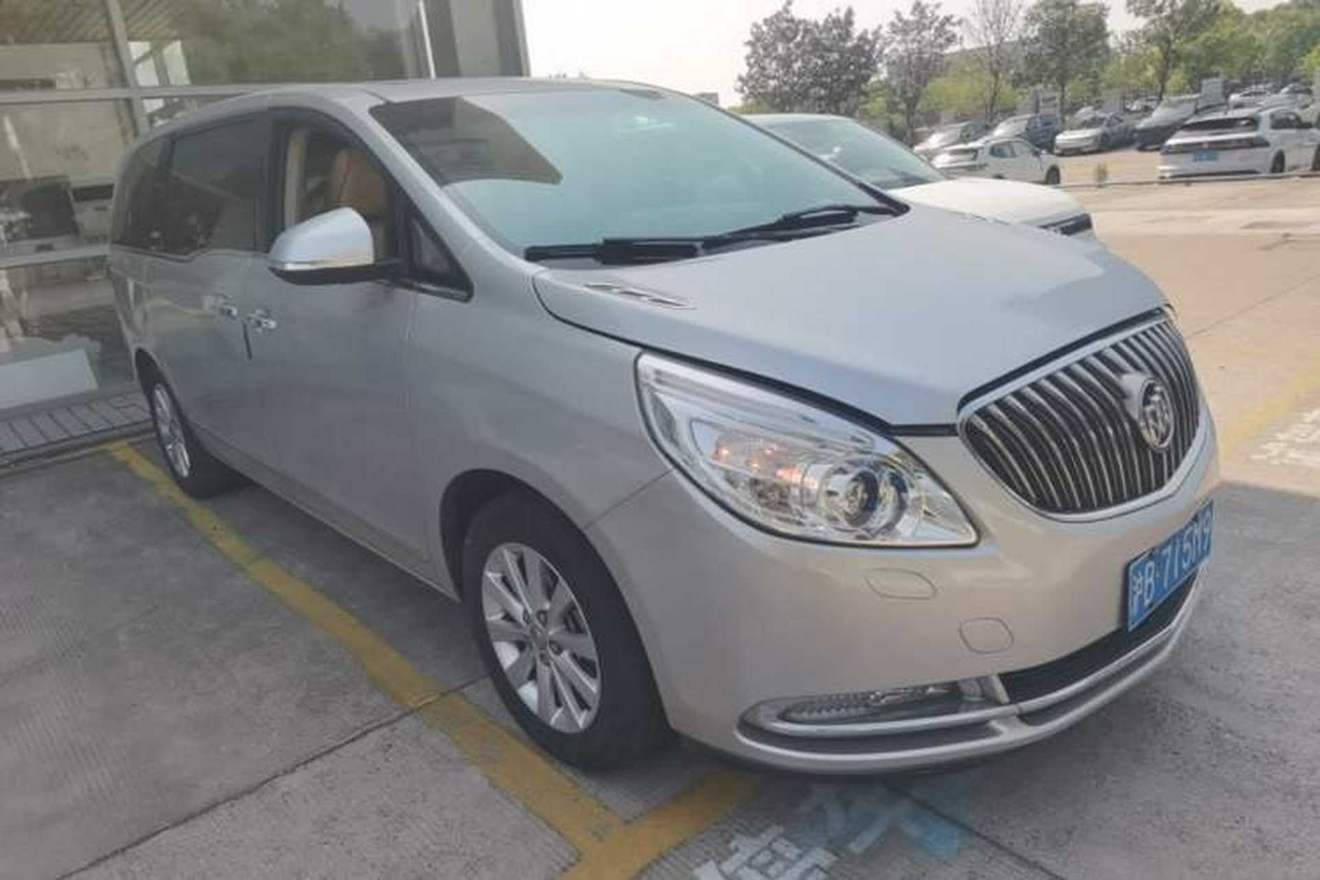 Used Buick GL8 2014 2.4L LT Luxury Business Executive Edition Front Right 45 Deg