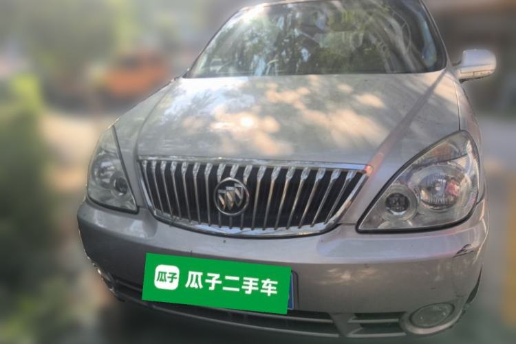 Used Buick GL8 2014 2.4L Comfort Edition Front Right 45 Deg