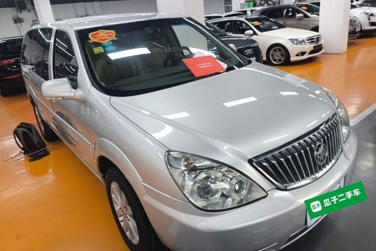 Used Buick GL8 2014 2.4L Classic Edition Front Right 45 Deg